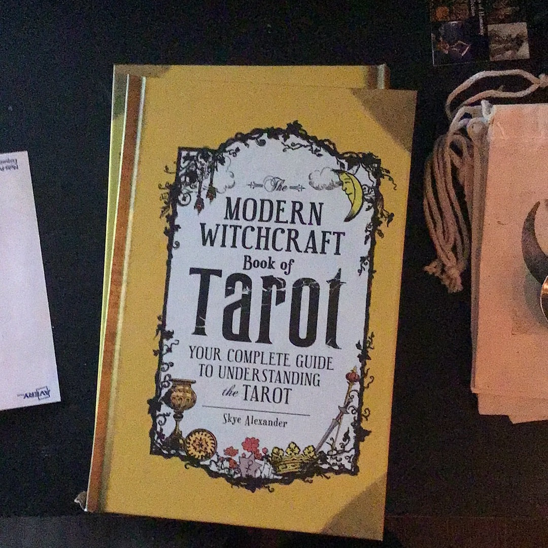 The Modern Witchcraft Book of Tarot: Your Complete Guide to Understanding the Tarot