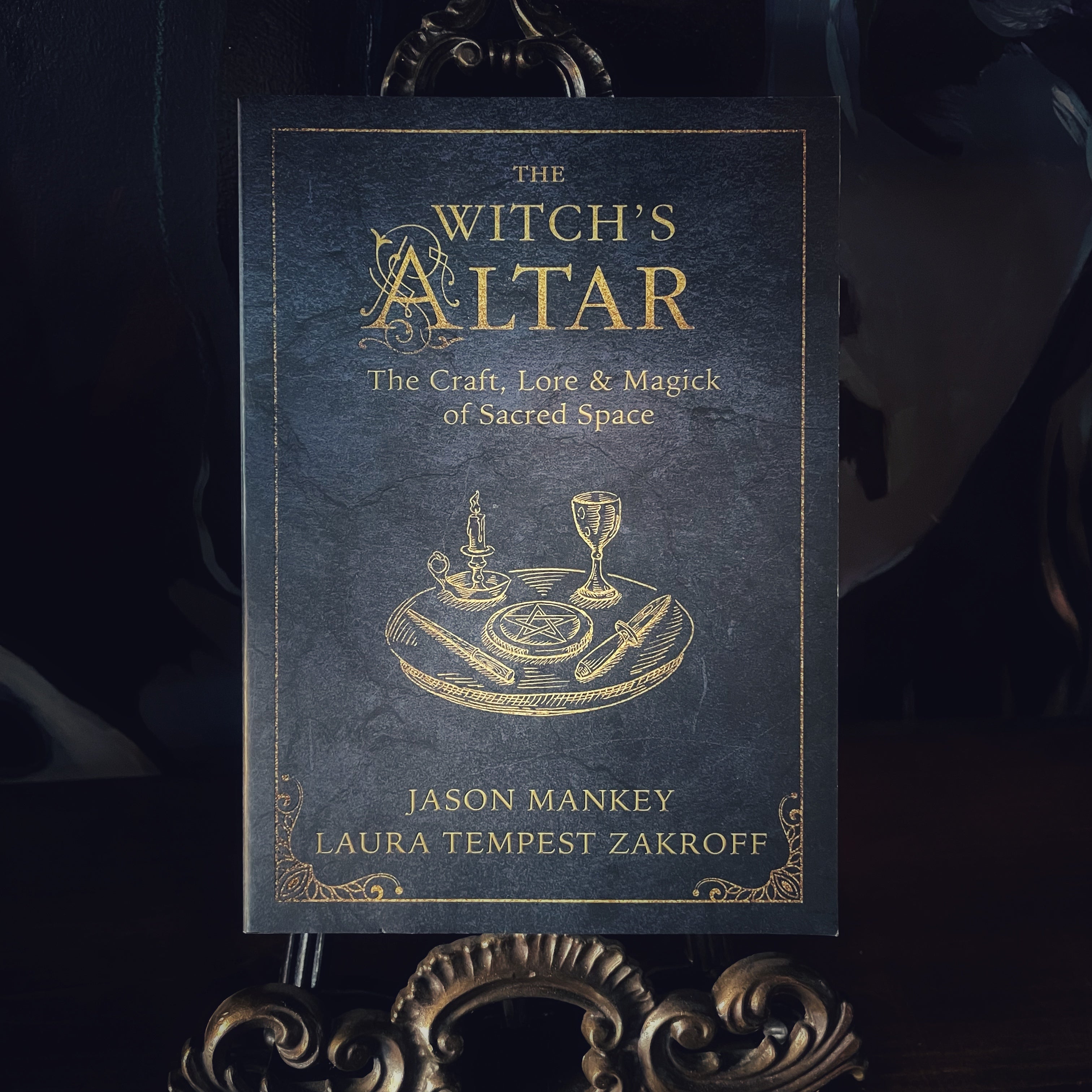 Witch's Altar: The Craft, Lore & Magick of Sacred Space
